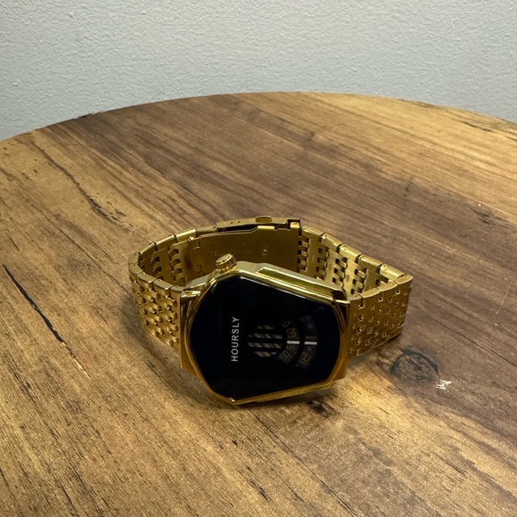 HOURSLY gold water resistant watch🌊 - Picture 2 of 4